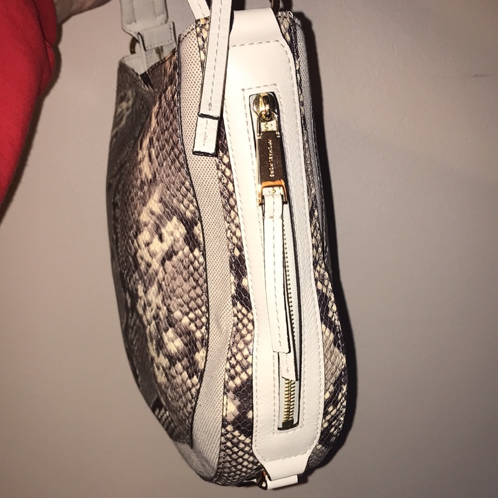 MK shoulder/crossbody ๐ - Picture 7 of 16